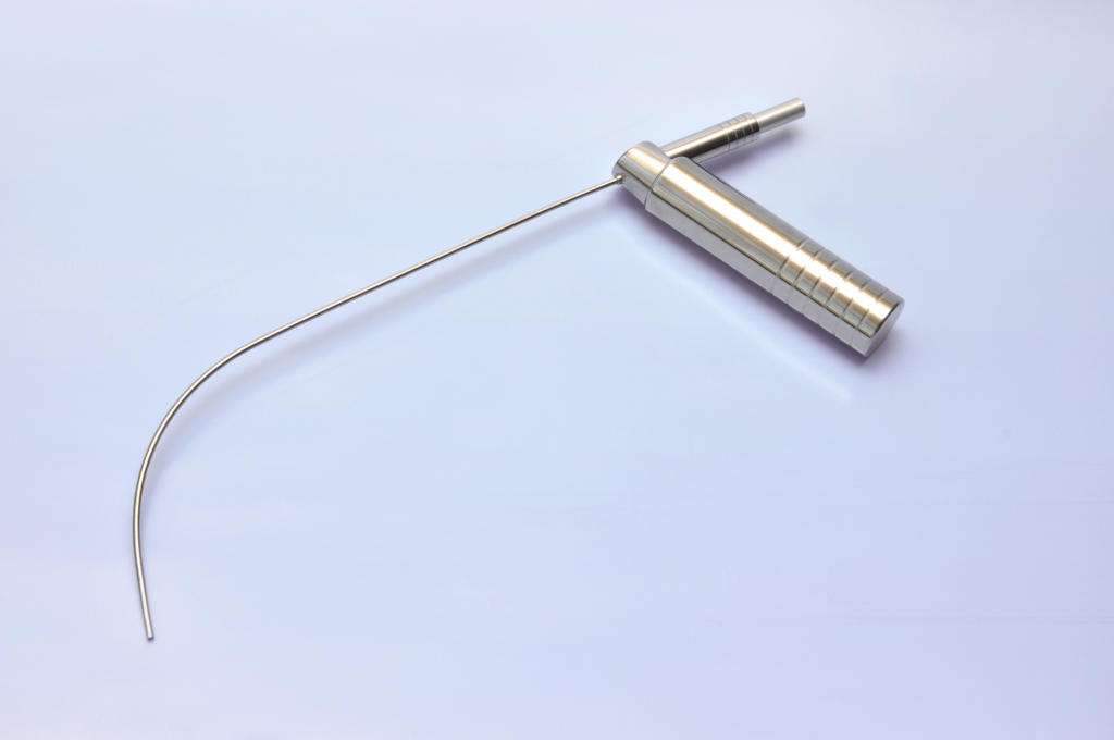 For reaching the larynx in a awake patient in a sitting position, a curved application tool is useful.